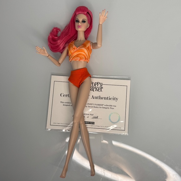 Integrity Toys Poppy Parker Glamour Pink W Club FR Fashion Doll IT Jointed - Picture 2 of 14